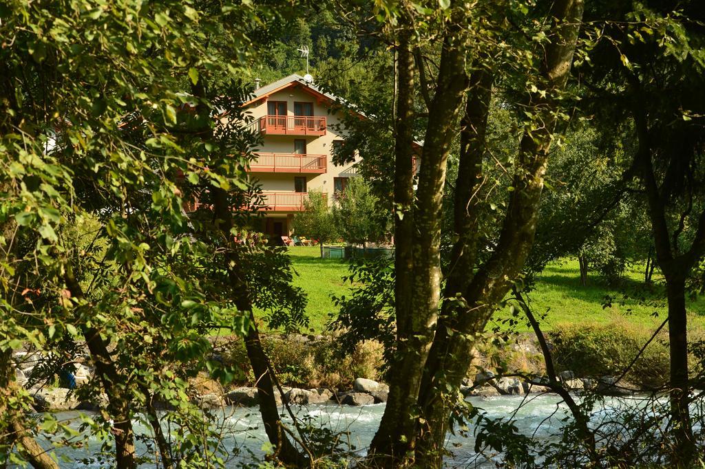 Апарт отель La Casa Al Noce Медзана Экстерьер фото
